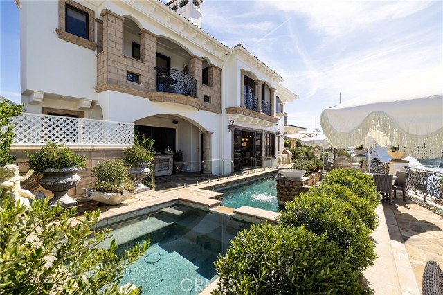 Detail Gallery Image 35 of 38 For 16111 Santa Barbara Ln, Huntington Beach,  CA 92649 - 4 Beds | 5/1 Baths