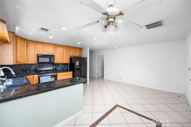 4060 Olive Street, Chino CA: https://media.crmls.org/medias/724b2425-79fa-44eb-8dbd-f528fe44fa4e.jpg