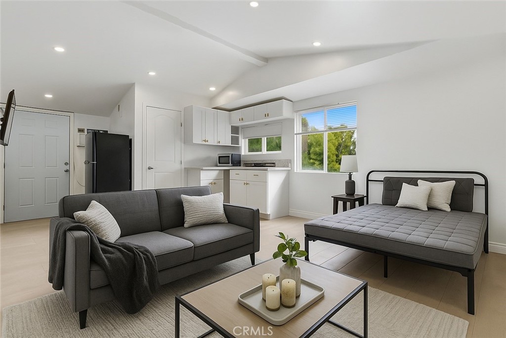 5718 Comanche Avenue