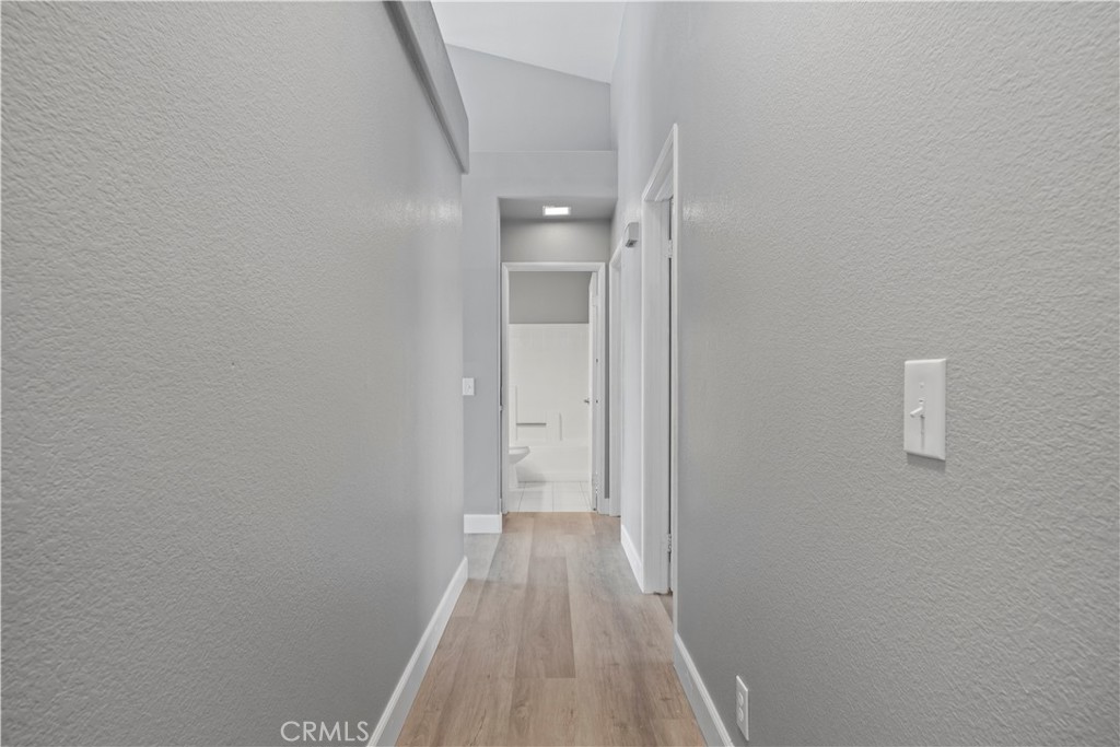https://media.crmls.org/medias/724bdb53-2245-471d-8df8-14f4c8f4e4cc.jpg?preset=X-Large