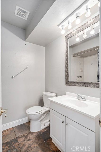 44220 Fig Avenue, Lancaster CA: https://media.crmls.org/medias/724bfd66-dcc9-405e-9fd2-2c91dc28189d.jpg