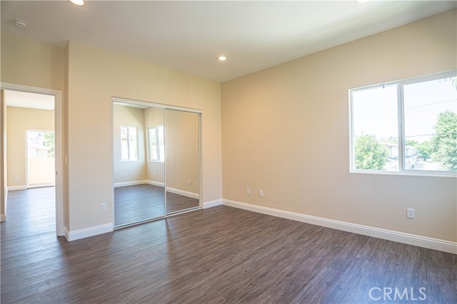 9246 Cedros Avenue, Panorama City CA: https://media.crmls.org/medias/724d3e40-ec7c-4fc1-b7e5-9332bbb17a85.jpg
