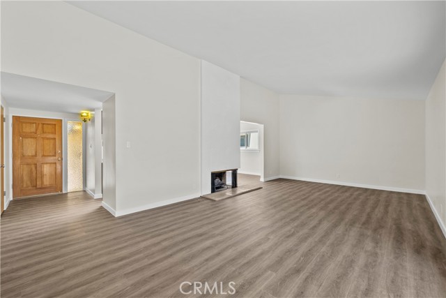 Detail Gallery Image 3 of 32 For 18644 Liggett St, Northridge,  CA 91324 - 3 Beds | 2 Baths