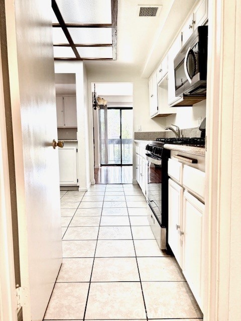 Detail Gallery Image 6 of 26 For 15325 Magnolia #102,  Sherman Oaks,  CA 91403 - 2 Beds | 2 Baths