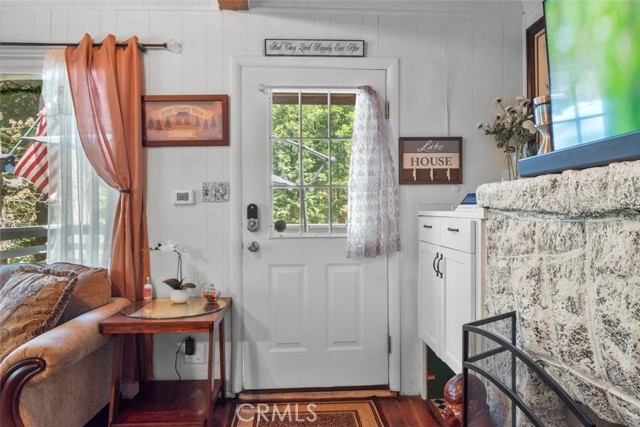 27048 State Highway 189, Blue Jay CA: https://media.crmls.org/medias/724e11d2-8164-435a-9a03-e2dc7754f4ab.jpg