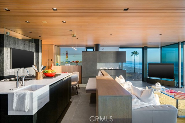 4320 The Strand, Manhattan Beach CA: https://media.crmls.org/medias/724e9677-d2e5-4a10-926c-ab6f6dc354ca.jpg