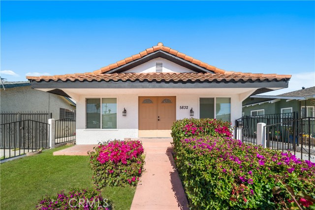 Detail Gallery Image 1 of 33 For 5832 6th Ave, Los Angeles,  CA 90043 - 5 Beds | 4/1 Baths