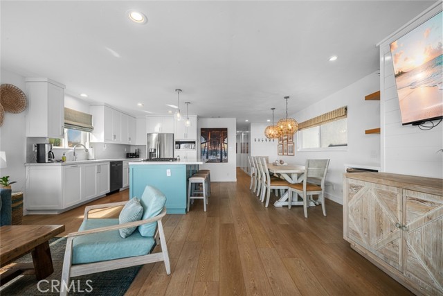 Detail Gallery Image 35 of 56 For 700 E Oceanfront, Newport Beach,  CA 92661 - – Beds | – Baths