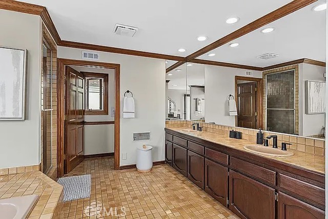 Detail Gallery Image 20 of 37 For 868 Avenida Acapulco, San Clemente,  CA 92672 - 5 Beds | 4/1 Baths