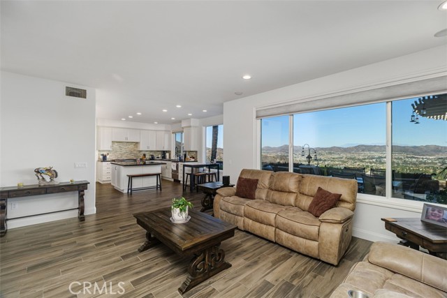 Detail Gallery Image 17 of 47 For 37964 Pinnacle Ct, Murrieta,  CA 92562 - 4 Beds | 4 Baths