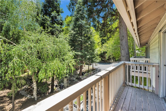 101 Rockledge Lane, Lake Arrowhead CA: https://media.crmls.org/medias/724ffaeb-815e-4ab3-9ff8-6d3cae0d3629.jpg