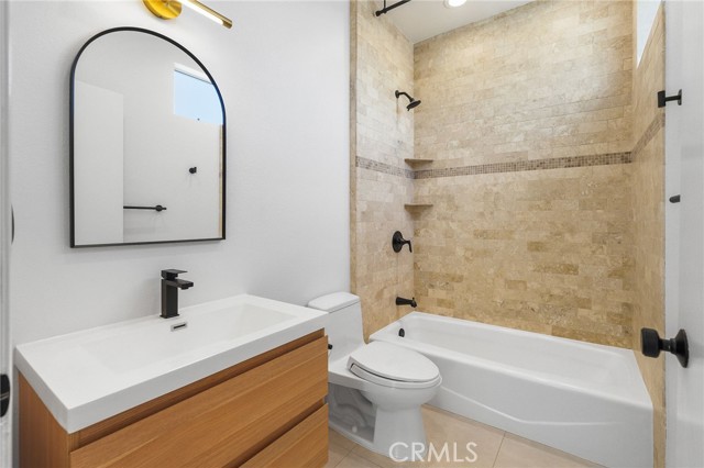 3208 Colorado Avenue, Santa Monica CA: https://media.crmls.org/medias/7250bce3-0048-4276-8fa3-121f727f7fea.jpg