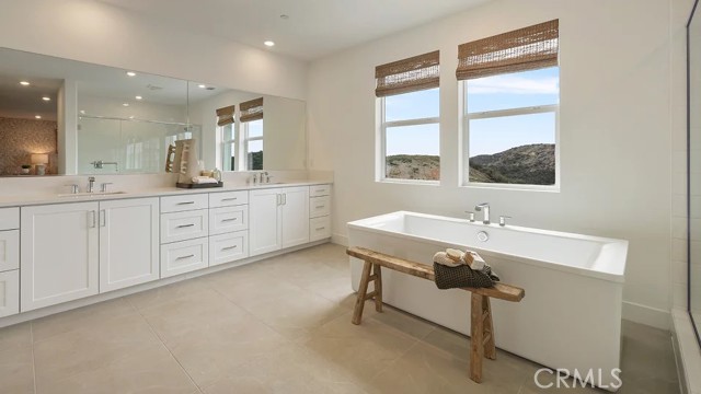 Detail Gallery Image 16 of 41 For 24339 Calle La Roca, Valencia,  CA 91354 - 4 Beds | 4/1 Baths