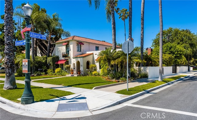 Detail Gallery Image 3 of 65 For 521 N Clementine St, Anaheim,  CA 92805 - 3 Beds | 3 Baths