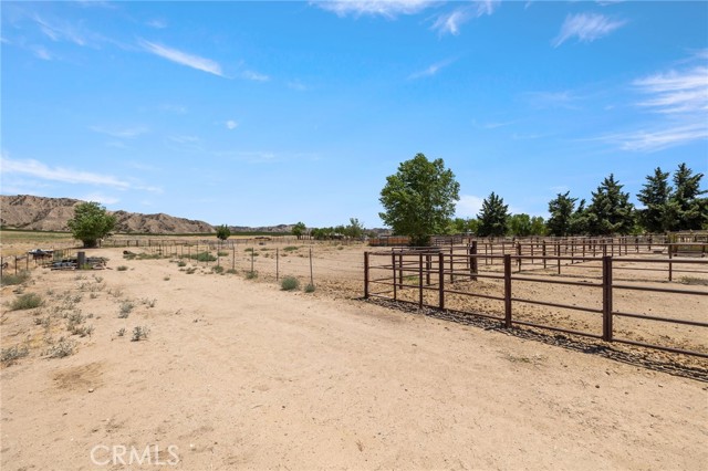 4333 Highway 33, New Cuyama CA: https://media.crmls.org/medias/72524aaf-1cc5-4f0a-a0bc-92f6c9dda4ba.jpg