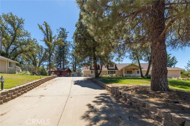 45544 Pine River Road, Ahwahnee CA: https://media.crmls.org/medias/72527146-cdd2-45e8-bf0e-a0e2e9c3f46c.jpg