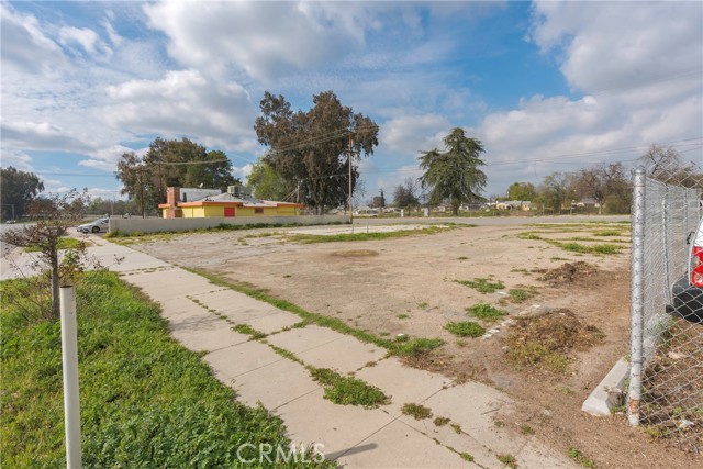 Detail Gallery Image 5 of 12 For 217 Niles Place, Bakersfield,  CA 93305 - – Beds | – Baths