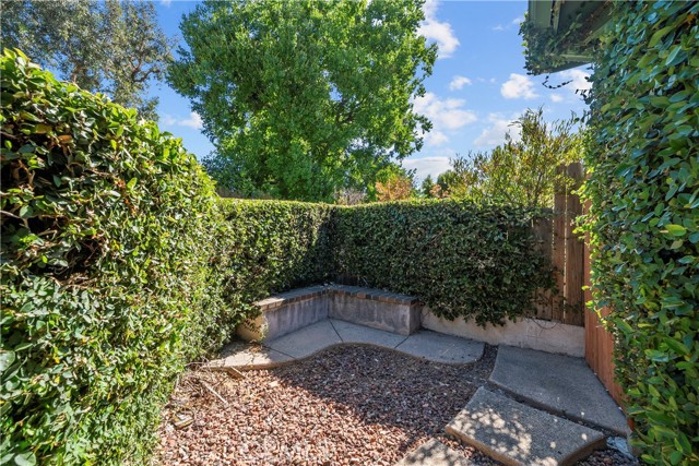 22232 Buena Ventura St, Woodland Hills CA: https://media.crmls.org/medias/72539511-caa7-45ac-b7b8-c6ac926252b3.jpg