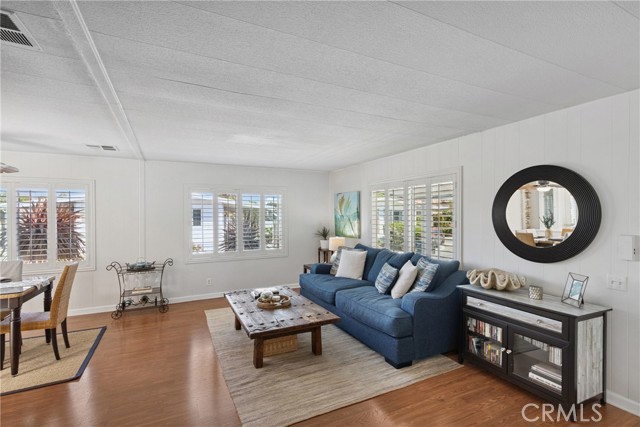 20701 Beach Boulevard, Huntington Beach CA: https://media.crmls.org/medias/7253b5de-11ad-423d-b34a-07a8e1e3bf19.jpg
