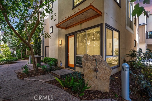 Detail Gallery Image 4 of 56 For 1807 Coastal Way, Costa Mesa,  CA 92627 - 2 Beds | 2/2 Baths