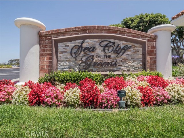 Detail Gallery Image 1 of 19 For 19381 Maidstone Ln, Huntington Beach,  CA 92648 - 2 Beds | 2/1 Baths