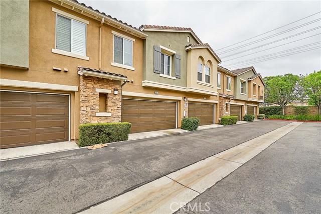 12573 Montaivo Lane, Eastvale CA: https://media.crmls.org/medias/72543061-388c-46ab-9ed6-092ee6dee797.jpg