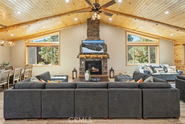 1658 Tuolumne Road, Big Bear City CA: https://media.crmls.org/medias/7254e5fd-727f-47a6-afe6-357deac8e815.jpg