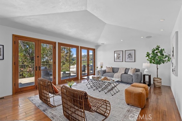 Detail Gallery Image 23 of 52 For 364 via Almar, Palos Verdes Estates,  CA 90274 - 5 Beds | 3/1 Baths