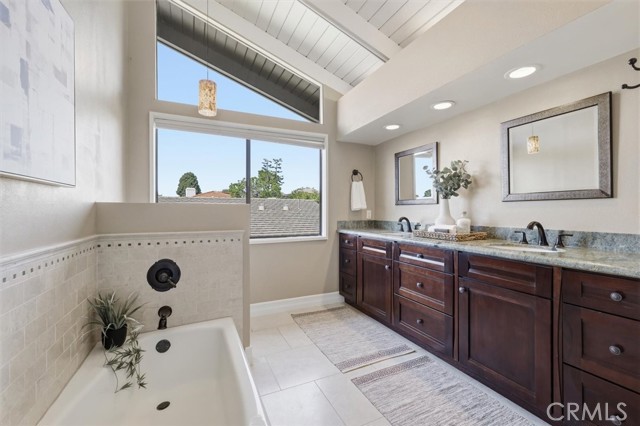 2932 Via Alvarado, Palos Verdes Estates CA: https://media.crmls.org/medias/72560280-29da-4668-9be6-c7314c5a7888.jpg