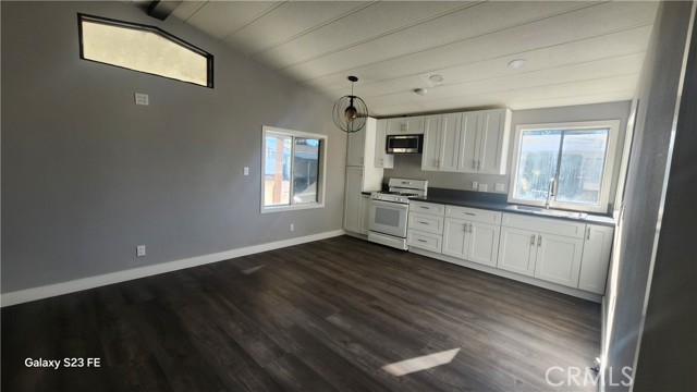 Detail Gallery Image 4 of 10 For 18035 Soledad Canyon Rd #45,  Canyon Country,  CA 91387 - 3 Beds | 1 Baths