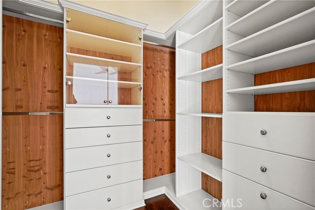 Detail Gallery Image 13 of 28 For 18409 Collins Street #D,  Tarzana,  CA 91356 - 2 Beds | 2/1 Baths