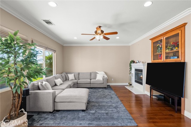 30146 Galbreth Ct, Castaic CA: https://media.crmls.org/medias/72595611-220d-4fab-91ab-7c21d172e86a.jpg
