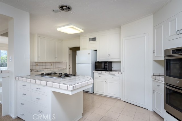 Detail Gallery Image 7 of 15 For 3975 Madison Rd, La Canada Flintridge,  CA 91011 - 4 Beds | 2/2 Baths