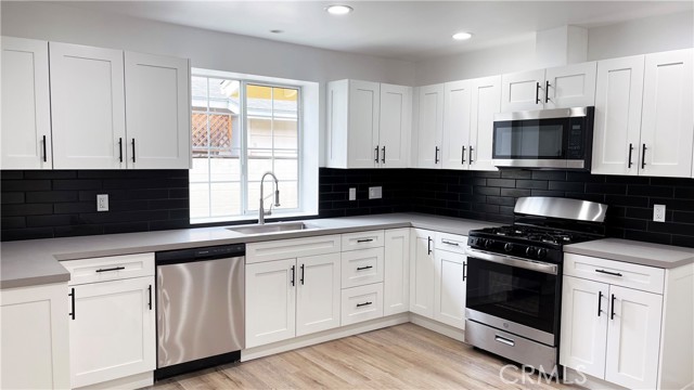 6221 Glide Avenue, Woodland Hills CA: https://media.crmls.org/medias/725b7c57-e002-4f53-9268-7cc620216e39.jpg