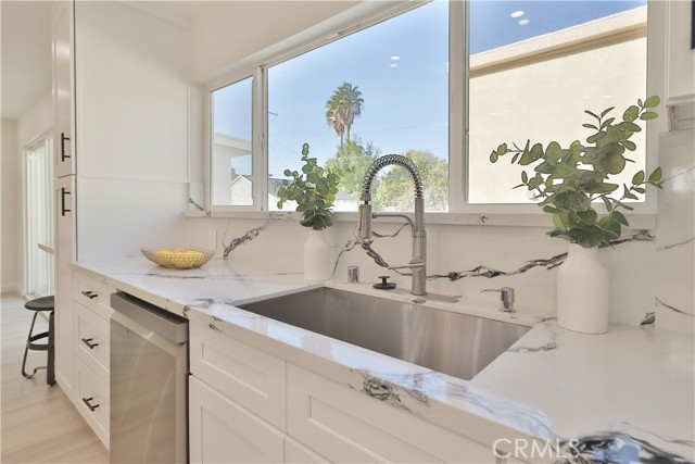 22131 1/2 Victory, Canoga Park CA: https://media.crmls.org/medias/725bd209-7d96-41b0-b947-ee0c77690127.jpg