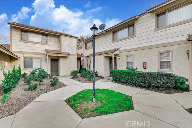 Detail Gallery Image 2 of 36 For 1031 S Palmetto Ave #A2,  Ontario,  CA 91762 - 2 Beds | 2 Baths