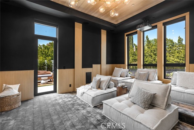 4601 Vista De Oro Avenue, Woodland Hills CA: https://media.crmls.org/medias/725dda66-3ef5-46cc-9742-02bc2424b429.jpg