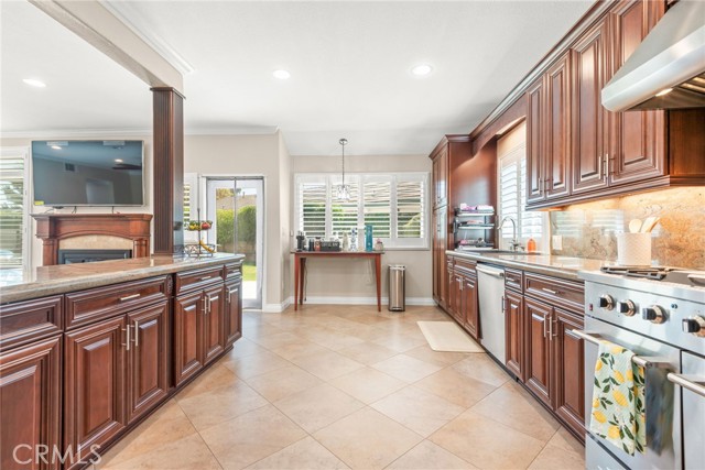 320 Forelock Court, Simi Valley CA: https://media.crmls.org/medias/725edf18-0662-44c5-bc55-31db99e1875c.jpg