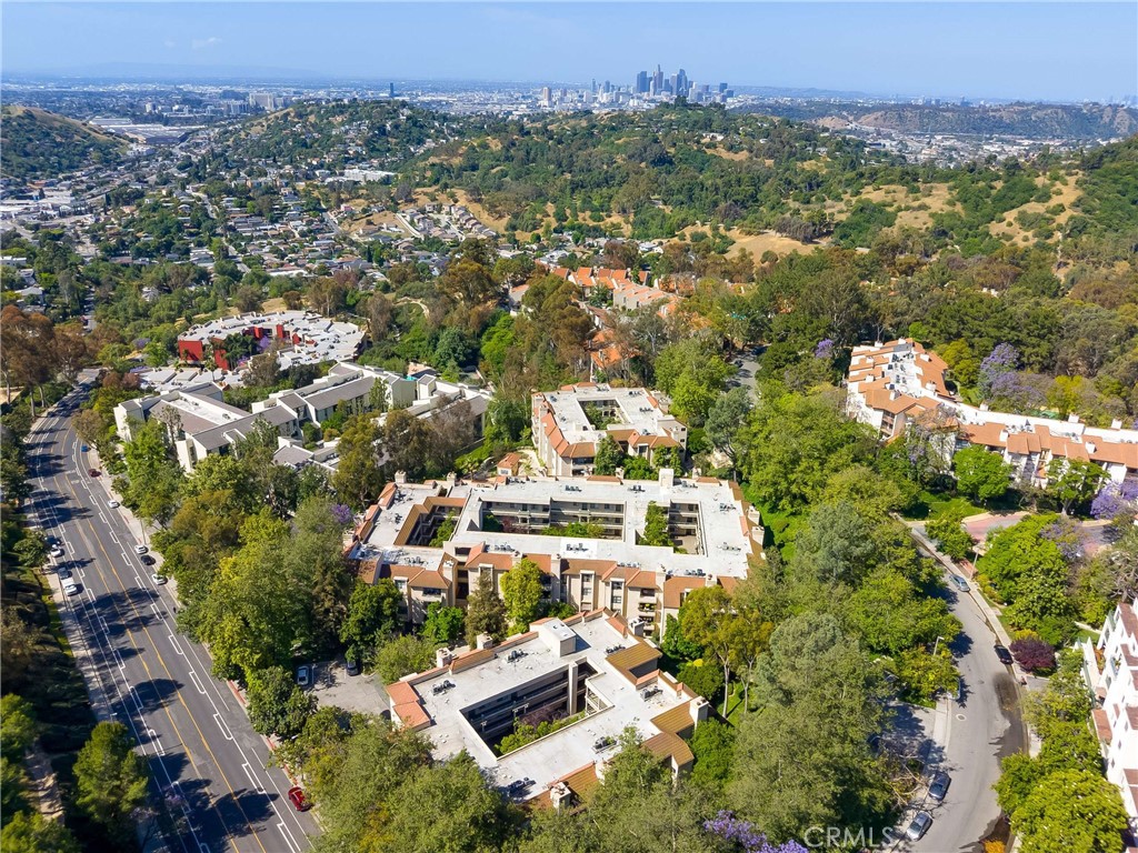 https://media.crmls.org/medias/725ef197-f081-4efc-a1a4-1d018b65a5c0.jpg?preset=X-Large