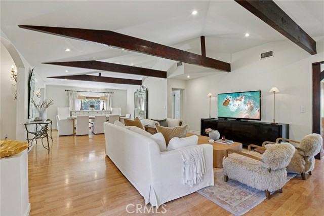 Detail Gallery Image 12 of 54 For 22015 Independencia St, Woodland Hills,  CA 91364 - 3 Beds | 2 Baths