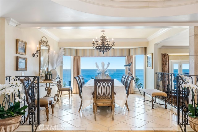 Detail Gallery Image 7 of 43 For 32061 Coast Hwy, Laguna Beach,  CA 92651 - 4 Beds | 4/2 Baths