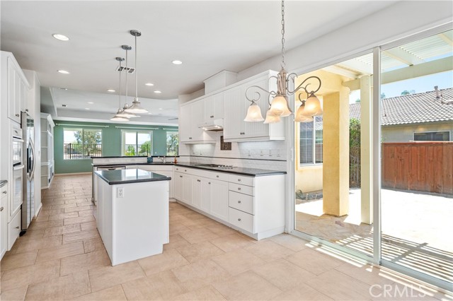 570 Olazabal Drive, Hemet CA: https://media.crmls.org/medias/726242e2-62bf-4726-8880-4fa6cb43171f.jpg