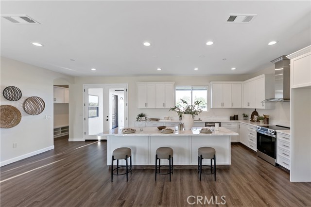 Detail Gallery Image 6 of 34 For 286 N Locan Ave, Fresno,  CA 93737 - 5 Beds | 4/1 Baths
