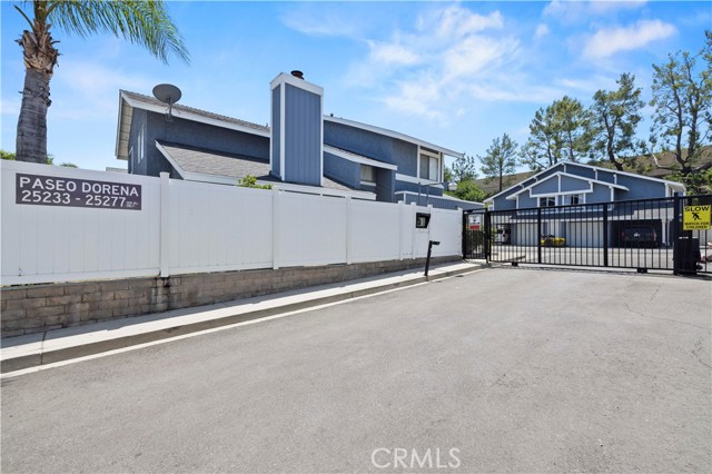 25273 Avenida Dorena, Newhall CA: https://media.crmls.org/medias/72630966-645b-4fe0-835b-725d4a785070.jpg