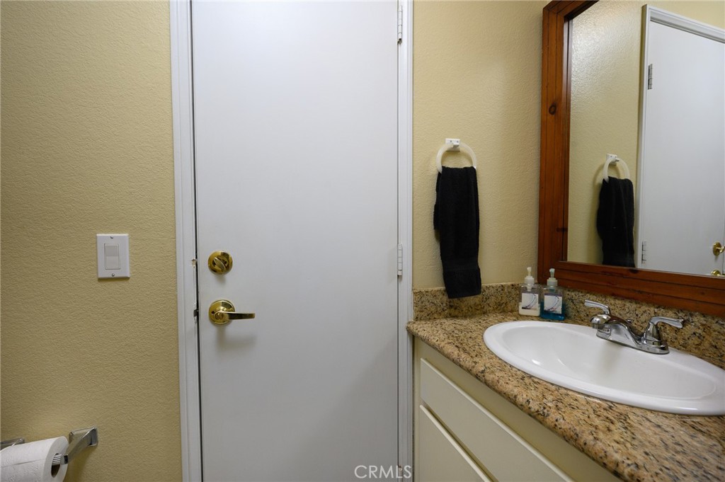 https://media.crmls.org/medias/72633f14-cdb5-4d21-a578-7458335af102.jpg?preset=X-Large