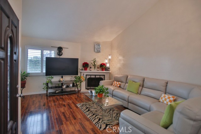 Detail Gallery Image 9 of 30 For 3900 W Hazard Ave #B,  Santa Ana,  CA 92703 - 2 Beds | 2/1 Baths