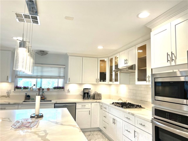 Detail Gallery Image 5 of 21 For 6051 Summerdale Dr, Huntington Beach,  CA 92647 - 4 Beds | 2 Baths