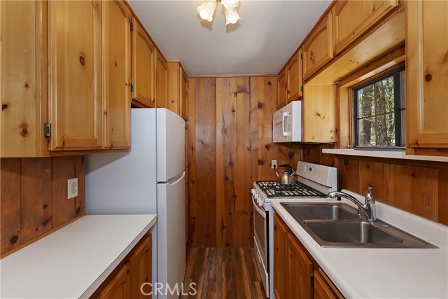 33294 Wild Rose Drive, Green Valley Lake CA: https://media.crmls.org/medias/7263ff3d-57b8-447c-b8fa-b98017f23b4e.jpg