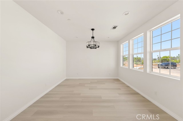 5978 Copperfield Avenue, Riverside CA: https://media.crmls.org/medias/726489ff-edce-42cc-ba7d-d982cb244239.jpg