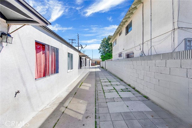 Detail Gallery Image 5 of 13 For 5517 Loma Vista, Maywood,  CA 90270 - – Beds | – Baths